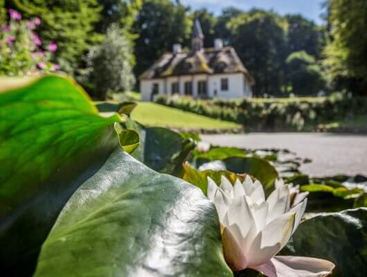 Liselund Slot - billede af slot i Liselund Park